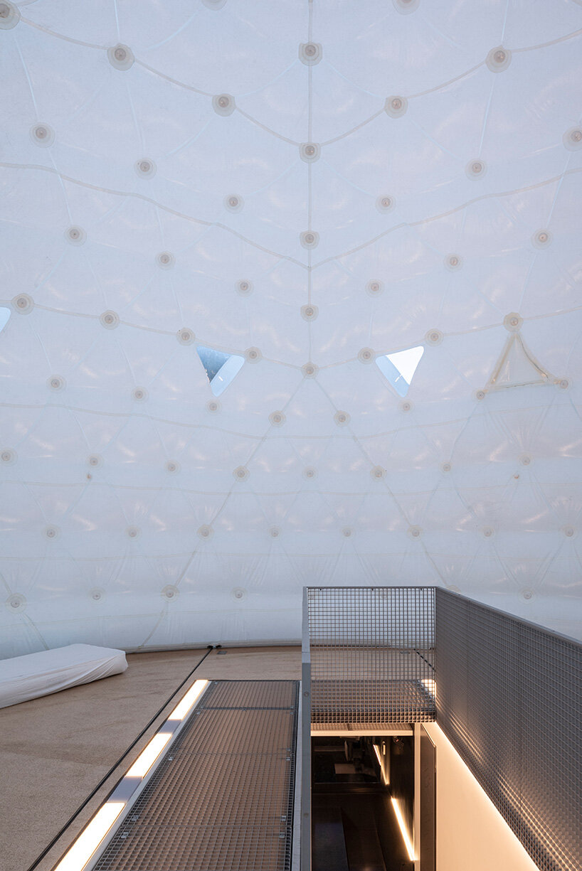 this compact sleeping hut reflects on architecture’s relationship with natural resources 