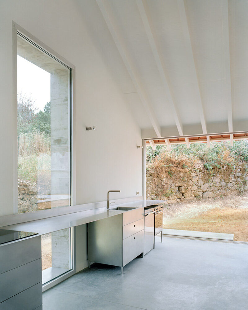 a partition wall separates the kitchen from the rest of the open-plan space