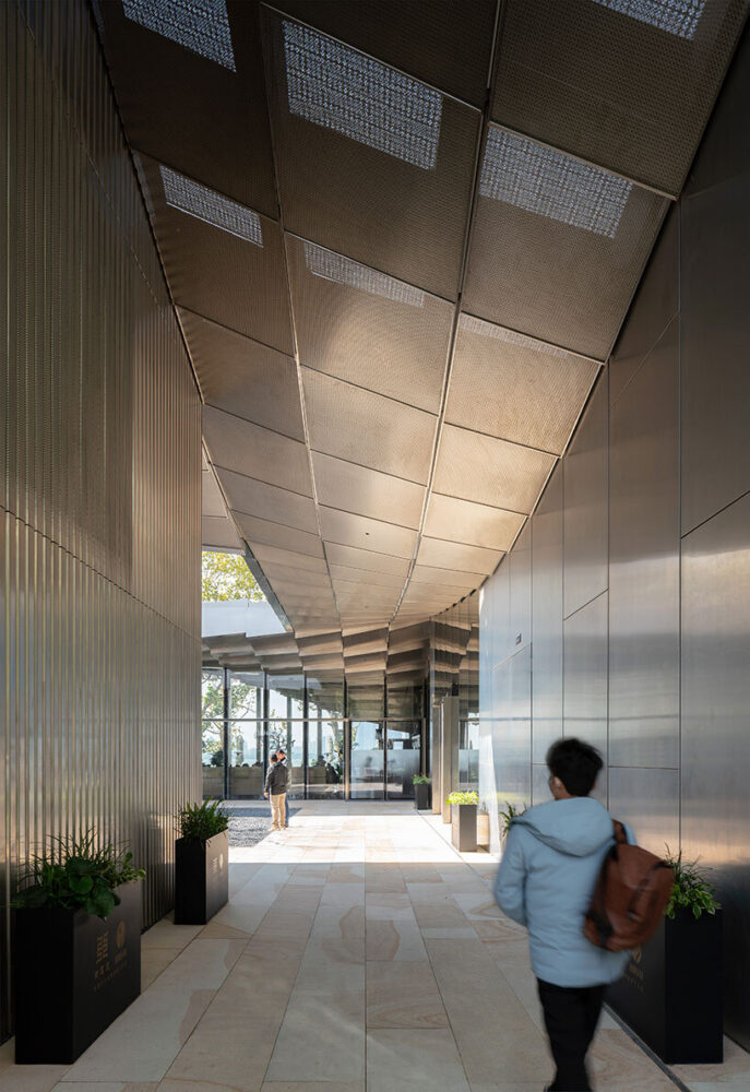 double-height entrances that draw visitors into the courtyard