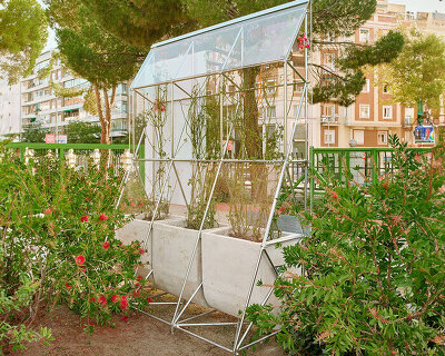 invernáculo billboard-greenhouses redefine advertising within madrid's public realm