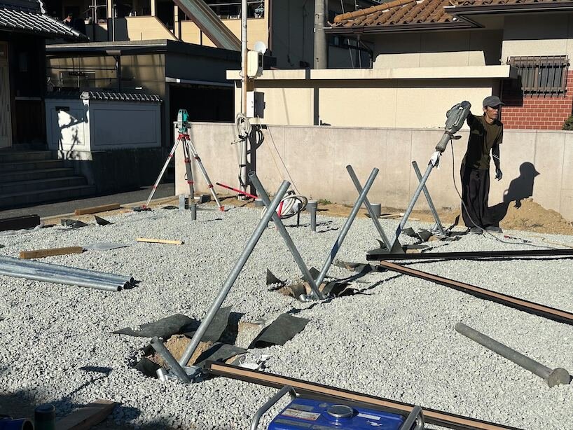 the foundation employs a spike frame method | image by VUILD