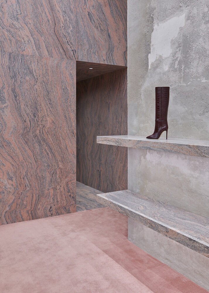 Juparanà granite clads the display shelves