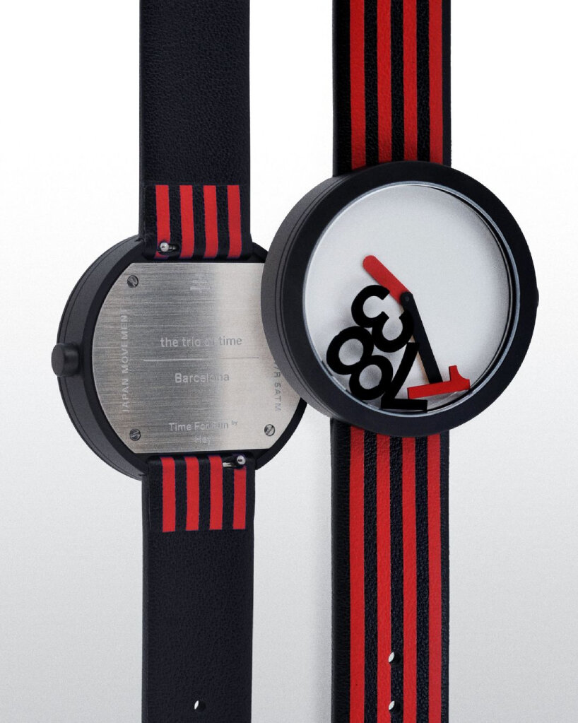 the hand marking the hours shares the same color with one number