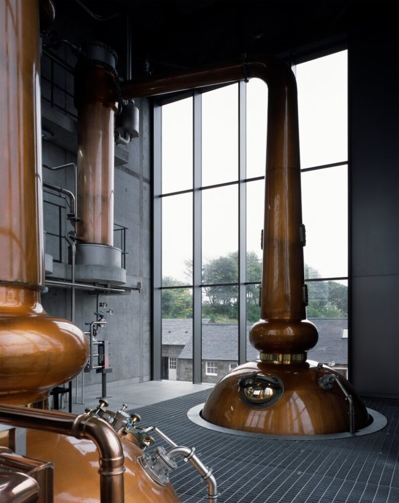 the new iconic glazed tower welcomes two monumental stills
