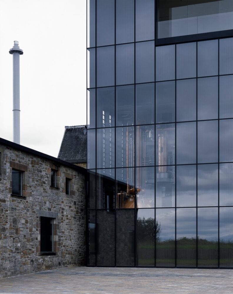 several openings located on opposite sides of the facade increase natural ventilation