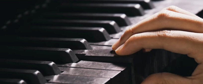 because of the absobent nature of this material, users can glide their fingers across the keys easily