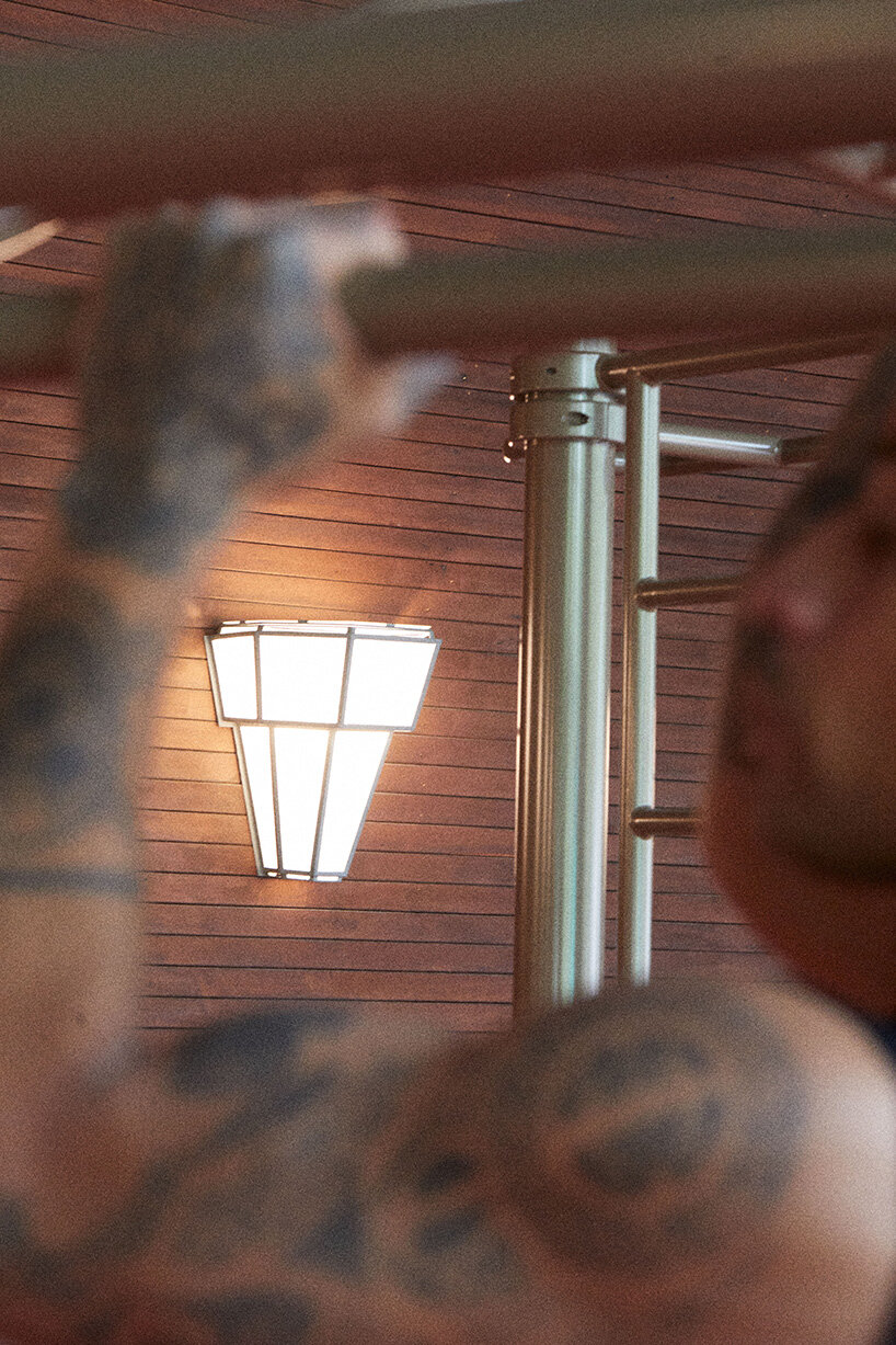 calisthenics equipment rises in rhythmic choreography | image by Anja Wille Schori