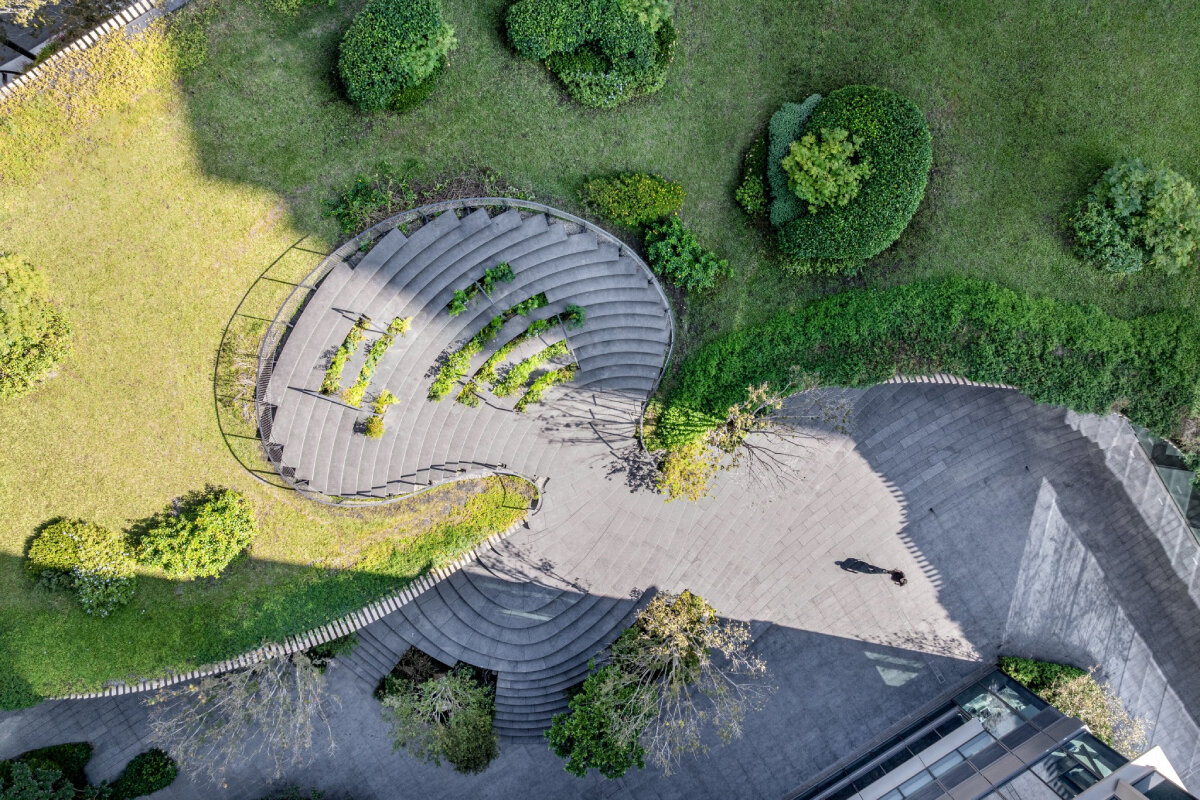 verdant roof doubling as public plaza tops kengo kuma's curving museum in taichung, taiwan