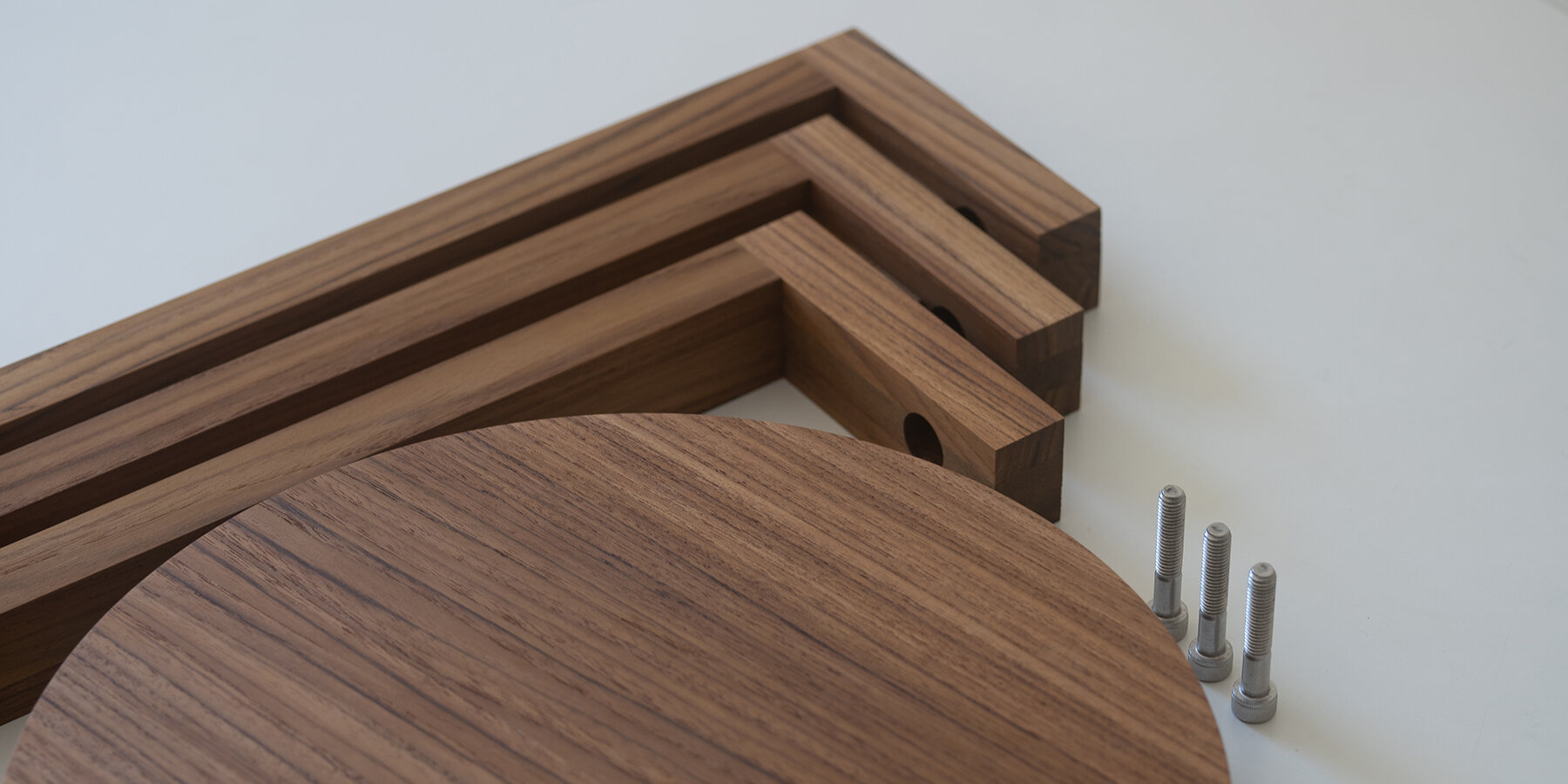 cornice-stacking-wooden-stool-nao-iwamatsu-designboom-1800-3