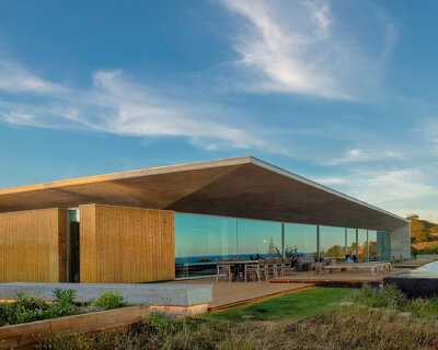 mário martins atelier's casa libre unfolds series of dualities around central patio in portugal