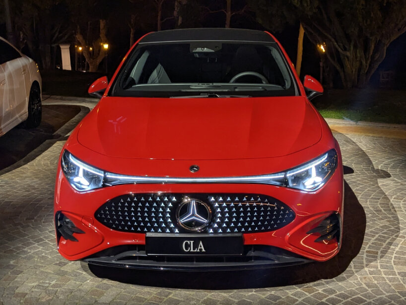 as a standard, the headlights come with a chrome-plated design element