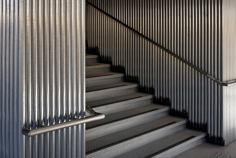 decorative stairway wall made of single-tube piping
