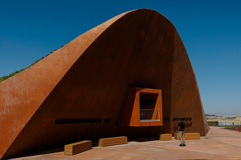 ET-302 memorial park