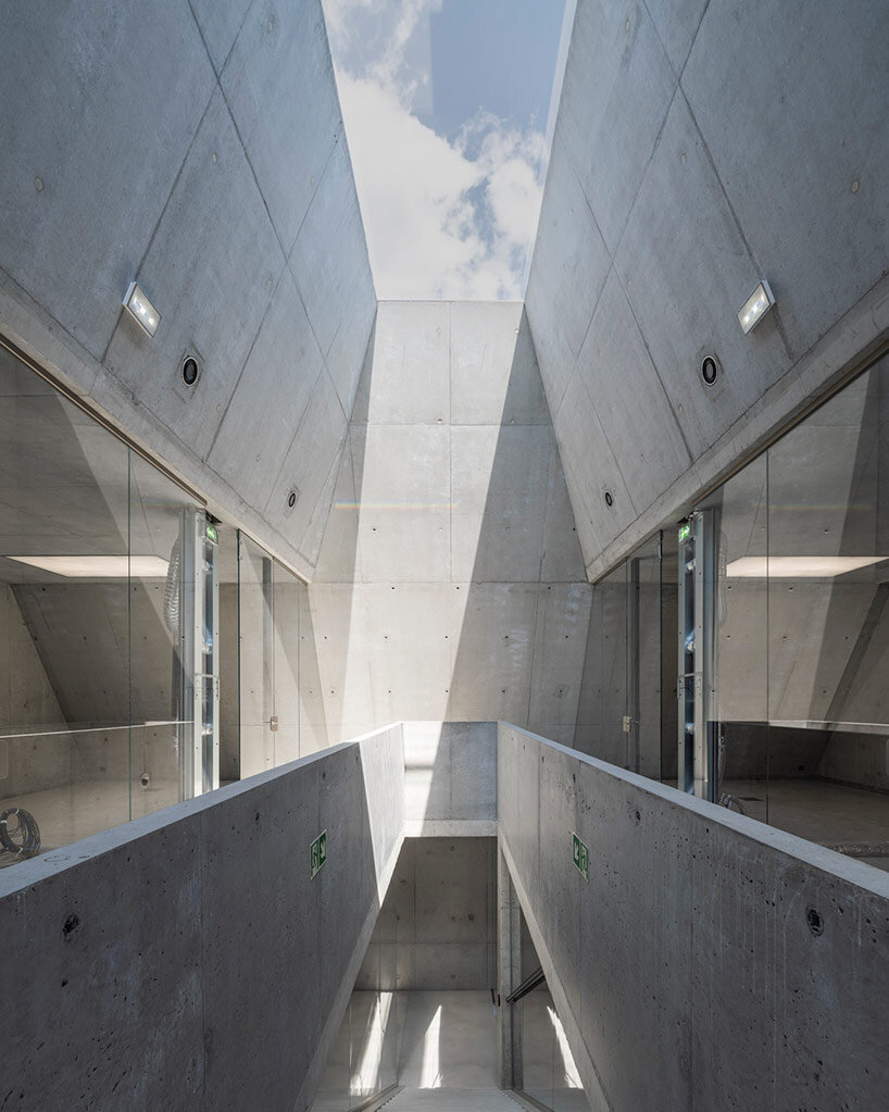 kwk promes gambit office