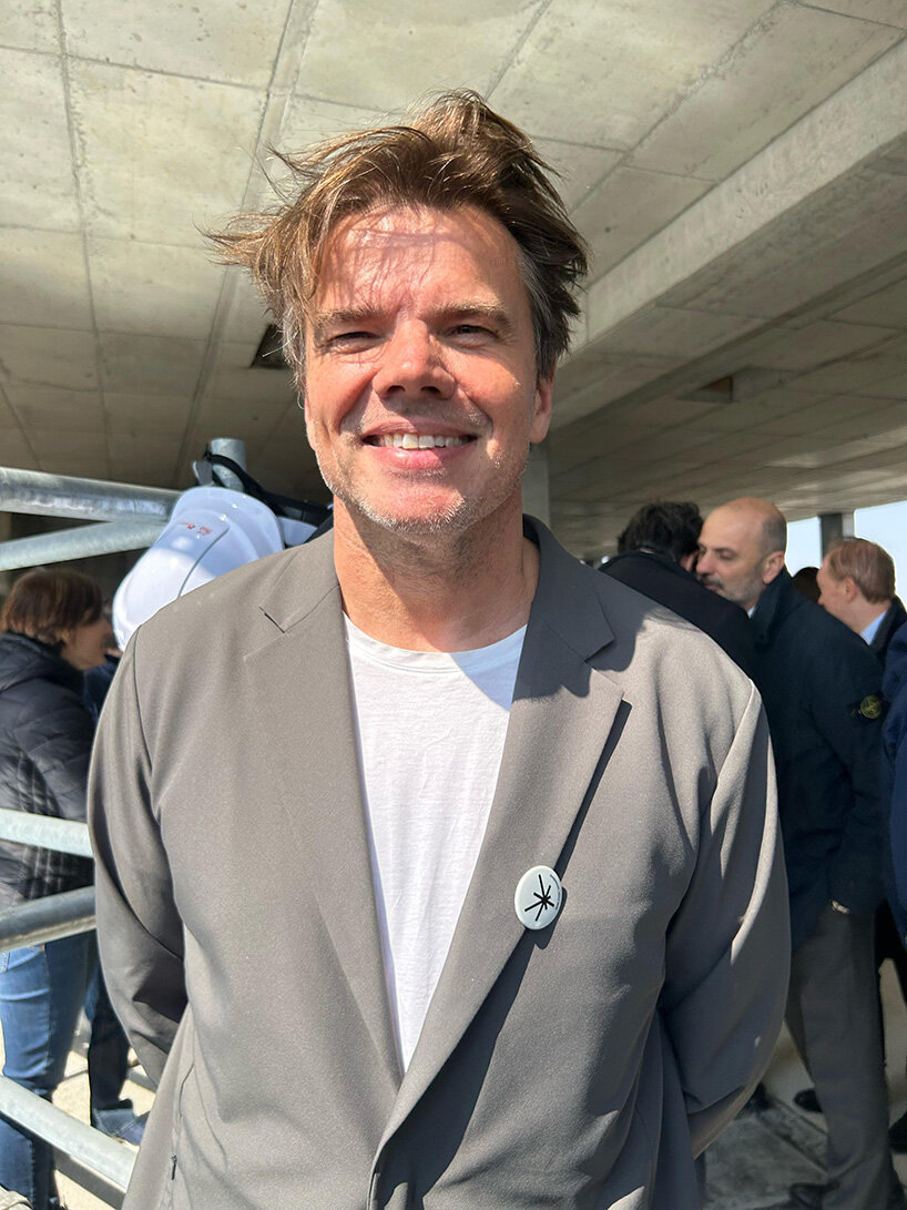 Bjarke Ingels on the CityWave site | image © designboom