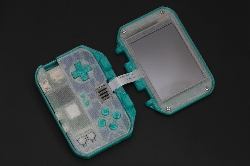 the model with 3D printed clamshell case also comes with 2.8-inch TFT display
