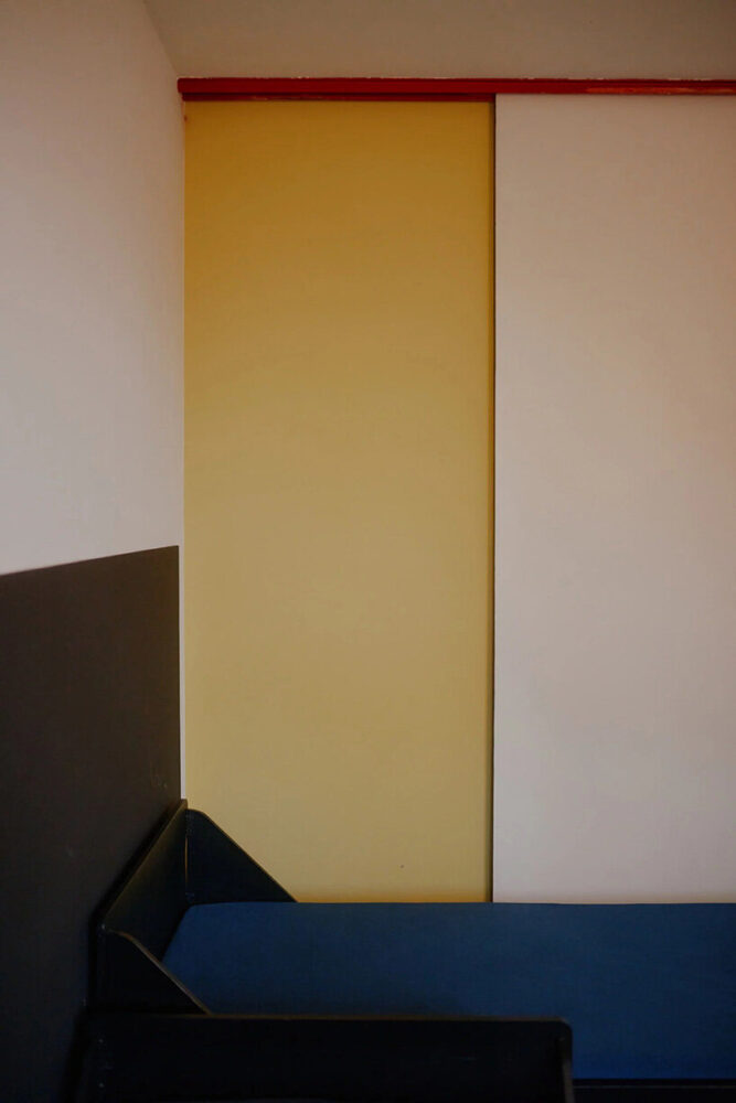 letting light and shadow animate the architecture’s geometric rigor