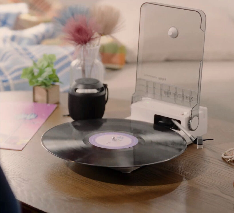 portable vinyl record player