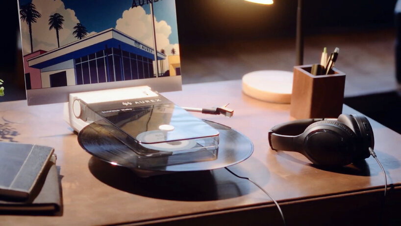 portable vinyl record player