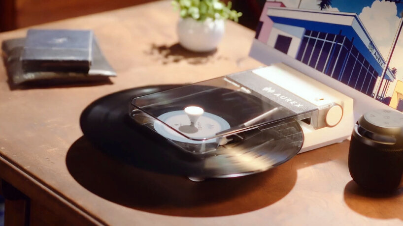 the device also features an auto-stop function as soon as the record finishes playing