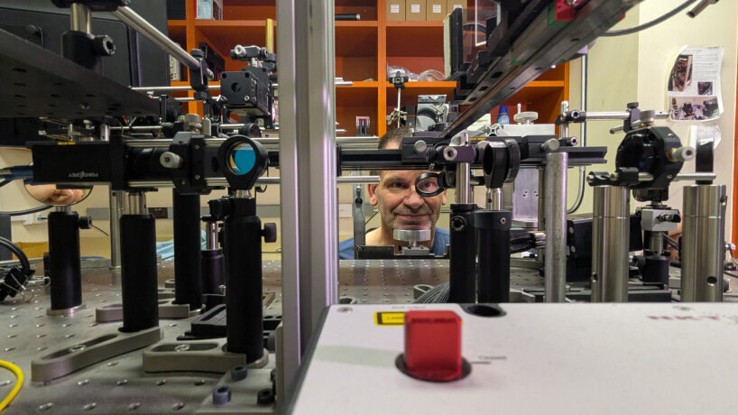 Professor Austin Roorda demonstrates being part of the Oz experiment | image by Austin Roorda, courtesy of the University of California, Berkeley