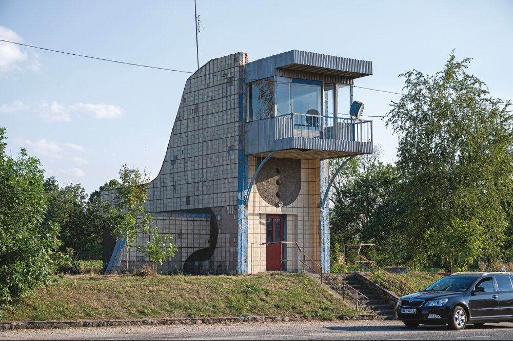 dmytro soloviovs' 'ukrainian modernism' documents iconic soviet-era architecture across the nation 