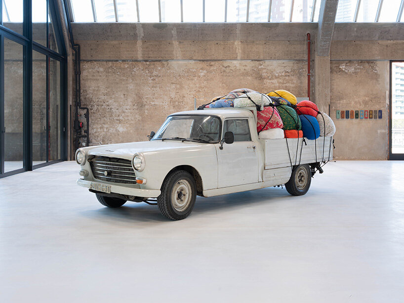 Kimsooja, Bottari Truck Migrateurs, 2007, Collection Fenix | image © Titia Hahne