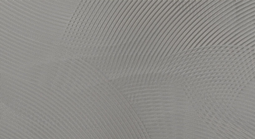 Tribute 100 in the color Shark, with the Paint design