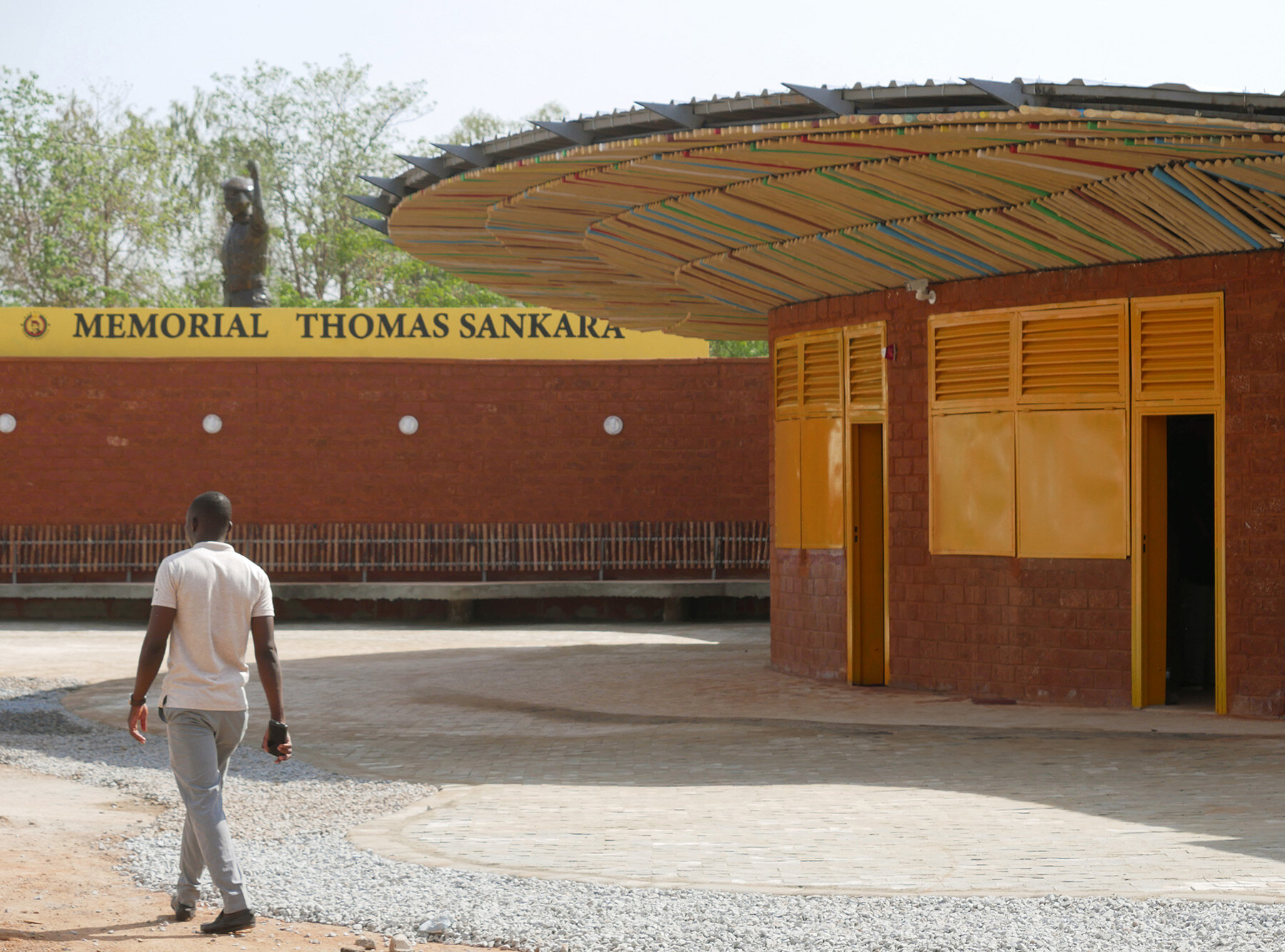 kéré-architecture-thomas-sankara-mausoleum-inauguration-designboom-06a