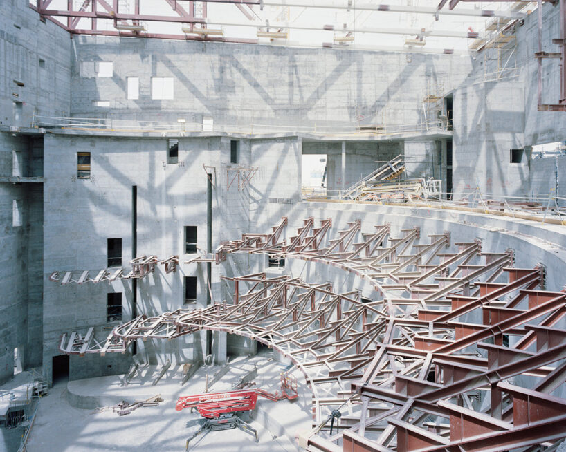 image © Gregori Civera