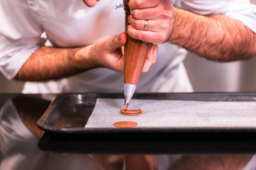 preparation of the chocolate-made batteries