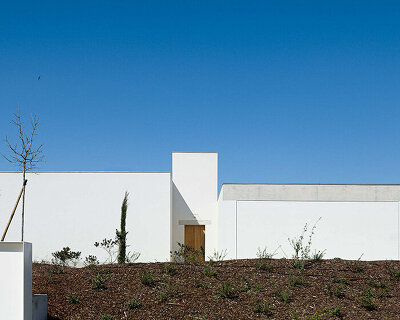 casa em pedrantil: helder da rocha arquitectos reveals portugal's landscape in layers