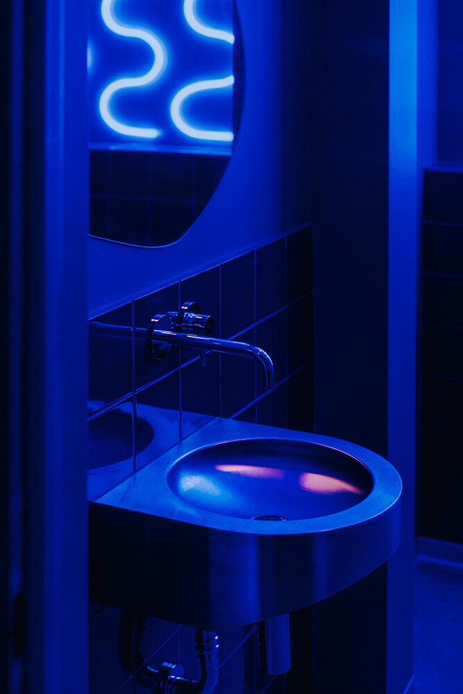 blue light paints the bathroom in the color of waves
