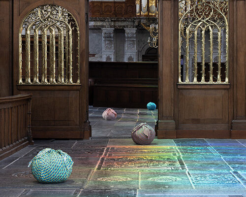 kimsooja celebrates amsterdam’s diversity with ethereal installation in historic oude kerk