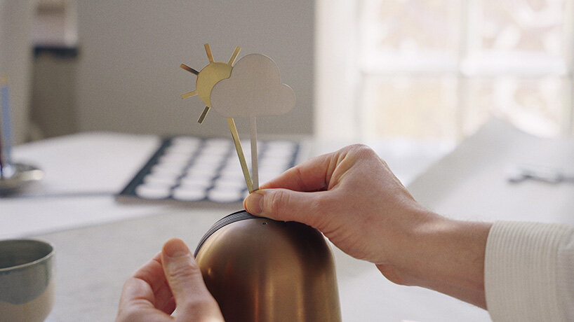 a discreet physical button lets users toggle between the current weather and forecasts for 3, 6, 9 hours