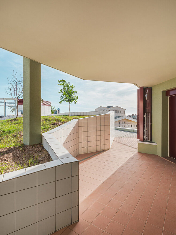  ground-floor commercial spaces and pedestrian connections make the neighborhood more vibrant | image © Marta Vidal