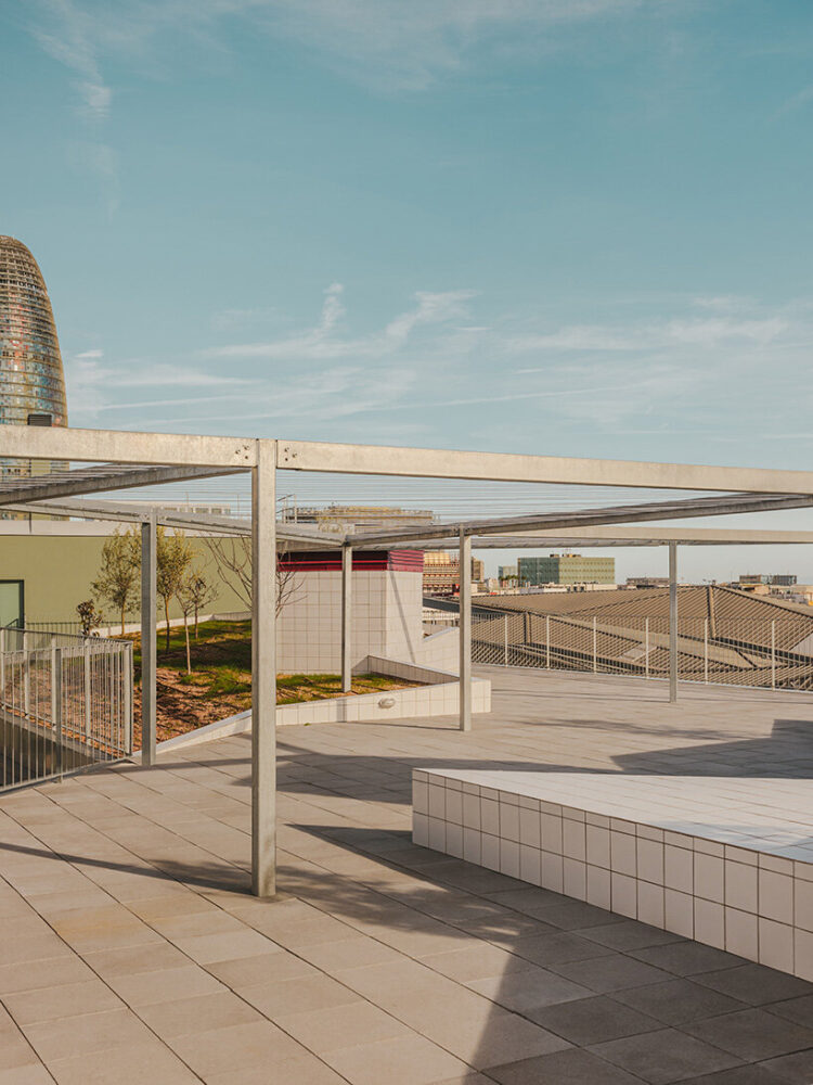 communal spaces make way for spontaneous interaction and collective oversight | image © Marta Vidal