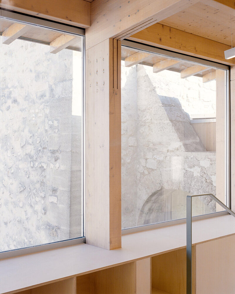 the project actively responds to a local context