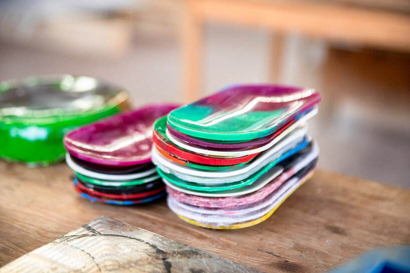 Tray made of recycled plastic © Nemo Neo, courtesy Rubis Mécénat