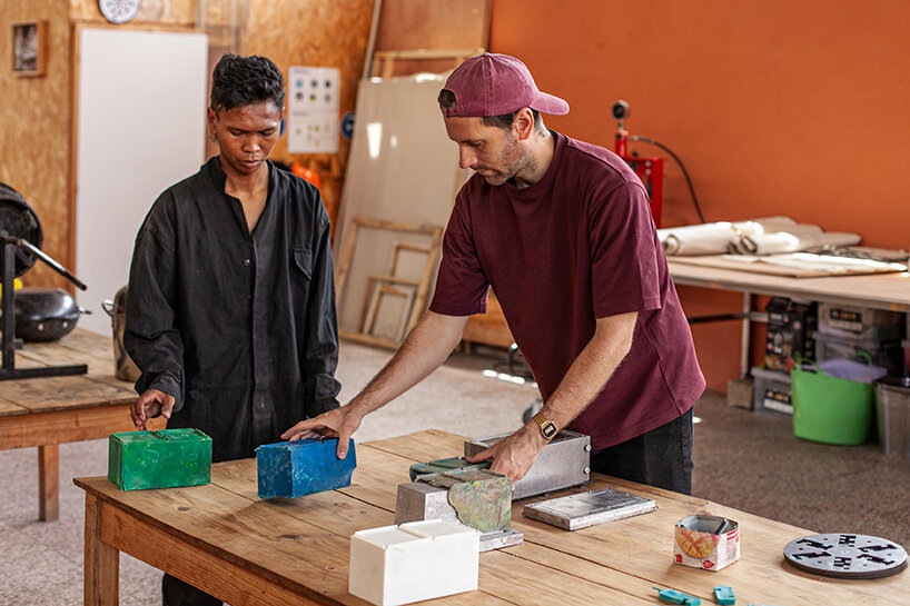 Workshop on plastic waste recycling with Alexandre Echasseriau © Henistoa Rafalia, courtesy Rubis Mécénat