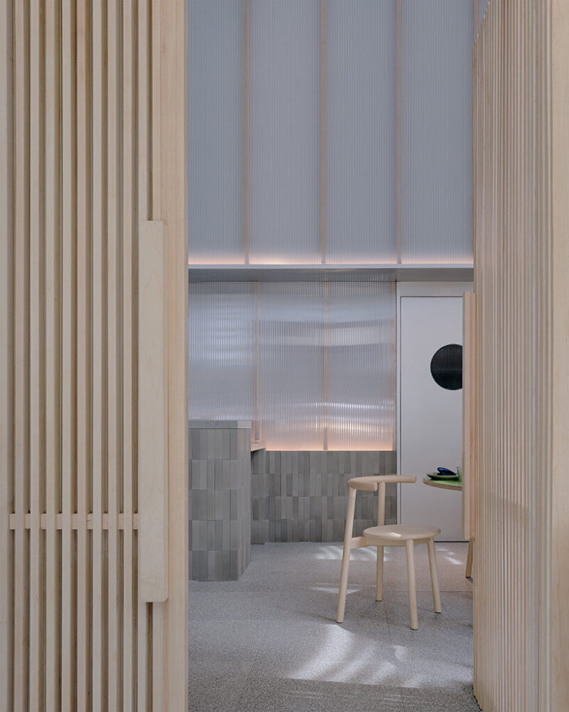 a 3.7-meter-long red communal table and a round green table invite social encounters