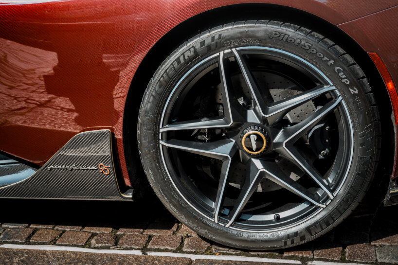 the spokes resemble a starfish design