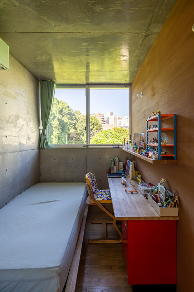 framing views of the surrounding greenery