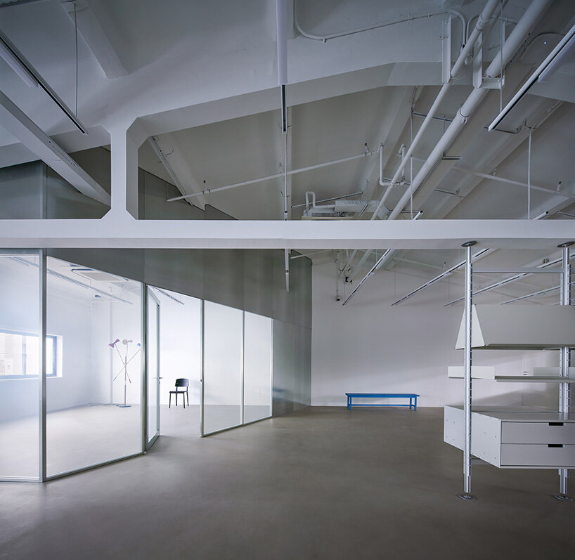 Atelier Siyu used vertical columns to handle electrical wiring on the second floor | image by Wangke