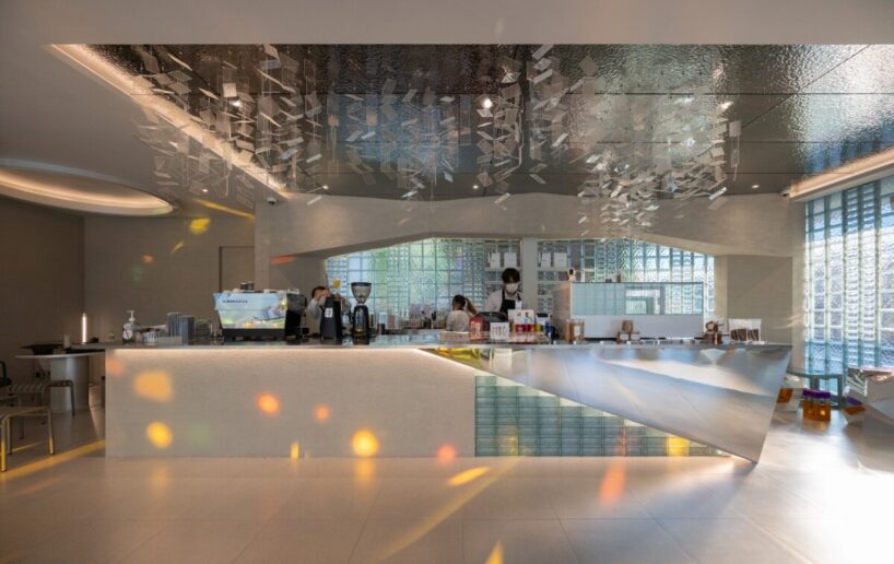 inside, BBWORKSPACE transitions the concept from polish to origin