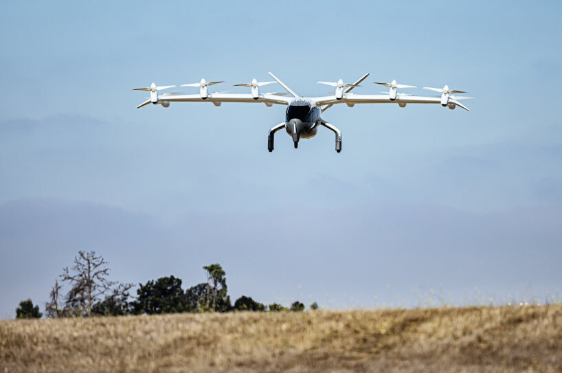 Midnight comes with six separate battery packs, each one connected to two of the aircraft's electric motors