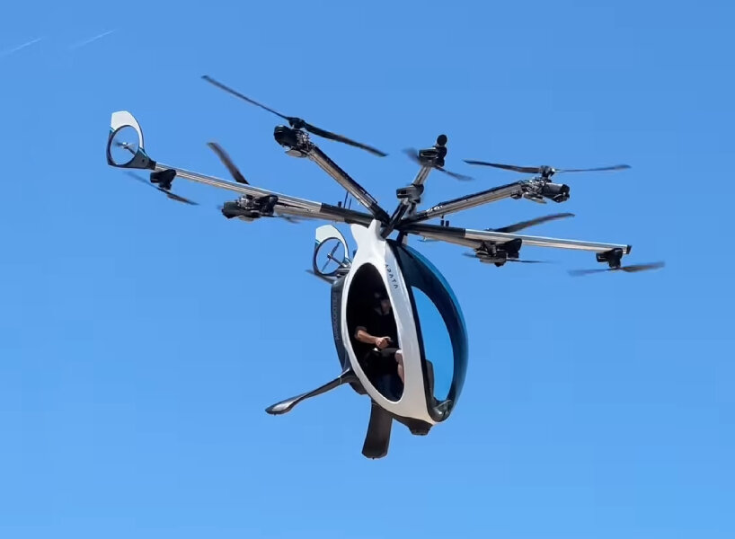 it doesn’t need a pilot’s license to fly, as it follows the FAA Part 103 ultralight rules