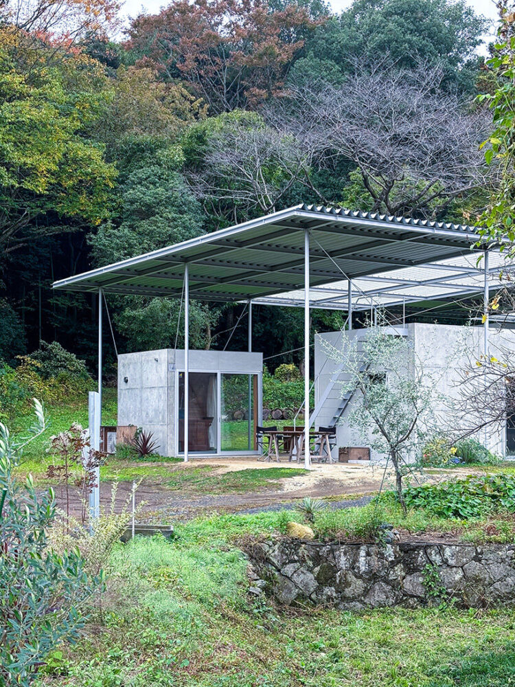 a walled garden offers room for weekend carpentry | image by Tamada & Wakimoto