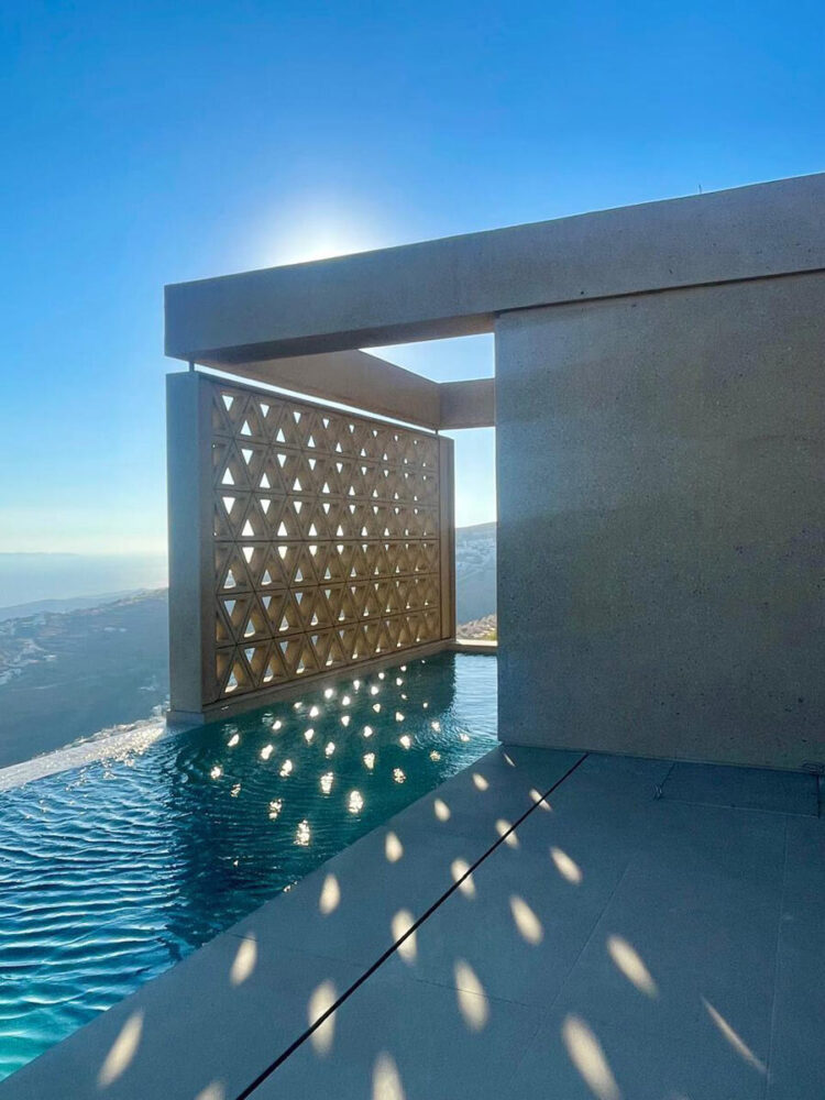 horizontal and vertical planes mediate between terrain and view