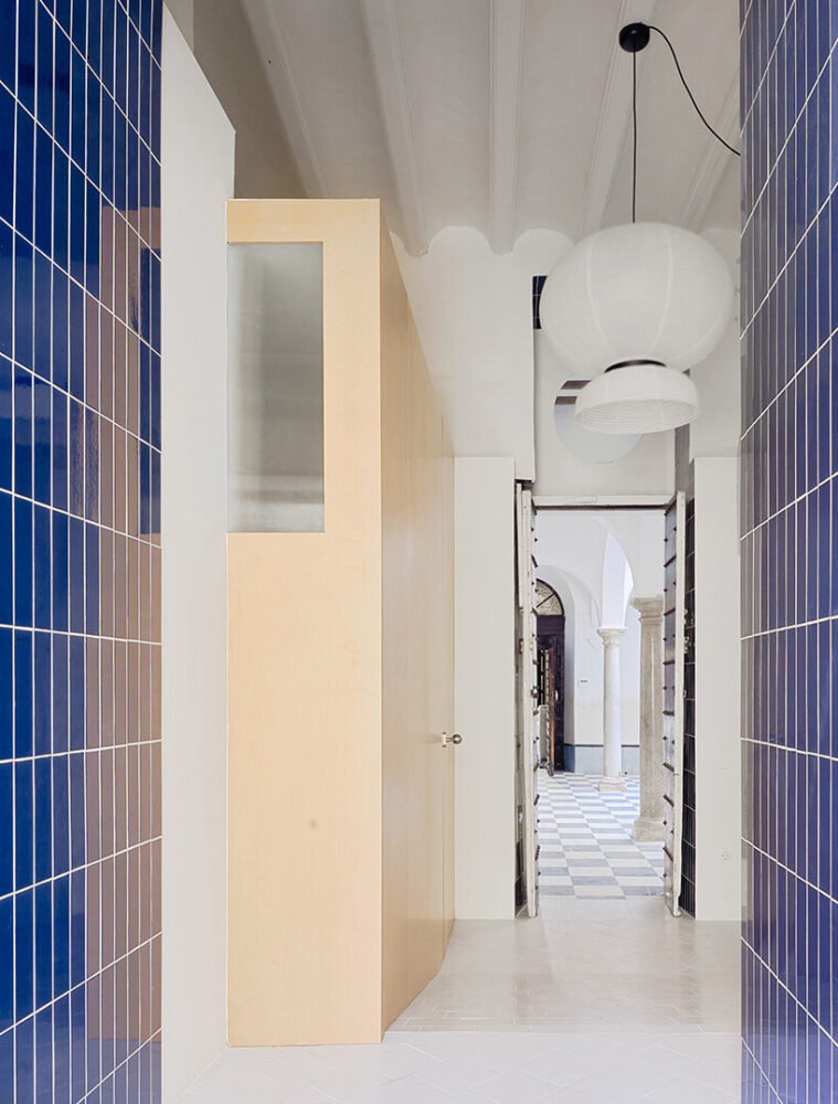 originally discovered by an Austrian couple during a trip to nearby Cádiz